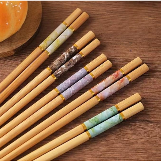 10 Pairs Bamboo Chopsticks Reusable Japanese Chopsticks Set 9.45 inches Chinese chop sticks reusable dishwasher safe Non slip Christmas ChopSticks Gift Set for Sushi & Ramen Lovers Kitchen Utensils